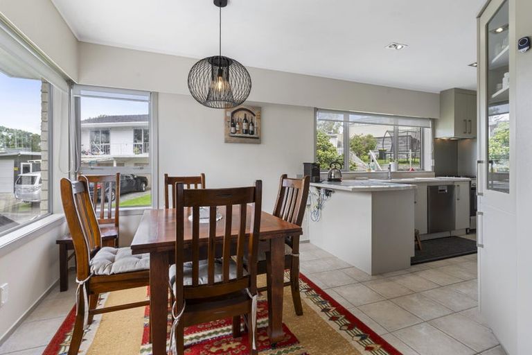 Photo of property in 12 Tanglewood Place, Cockle Bay, Auckland, 2014