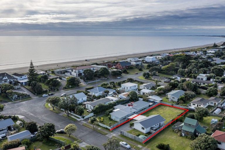 Photo of property in 7 Eruini Street, Waikanae Beach, Waikanae, 5036
