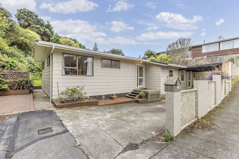 Photo of property in 28a Whanake Street, Titahi Bay, Porirua, 5022