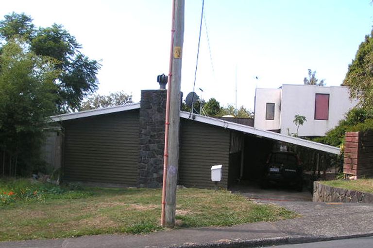 Photo of property in 4 Manutara Avenue, Forrest Hill, Auckland, 0620
