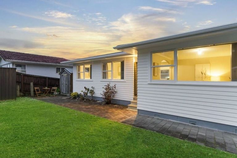 Photo of property in 37 Compton Street, Hillcrest, Auckland, 0627