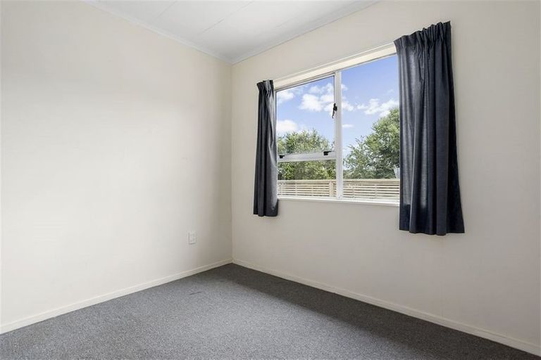 Photo of property in 2/25 Tawa Road, Te Atatu Peninsula, Auckland, 0610