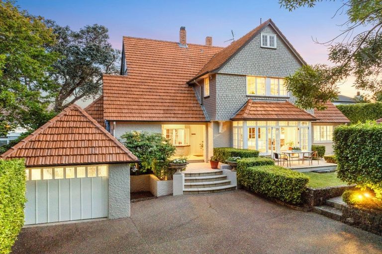 Photo of property in 11 Stanley Point Road, Stanley Point, Auckland, 0624