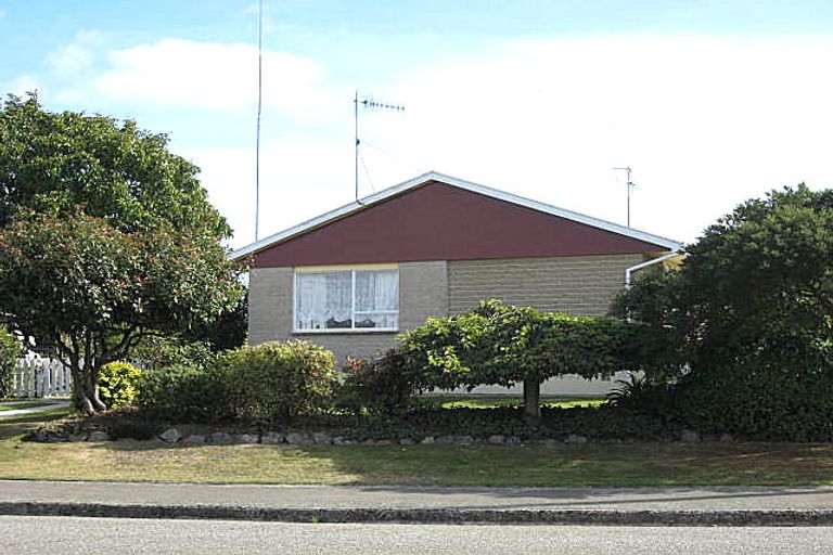 Photo of property in 16 Studholme Street, Waimate, 7924