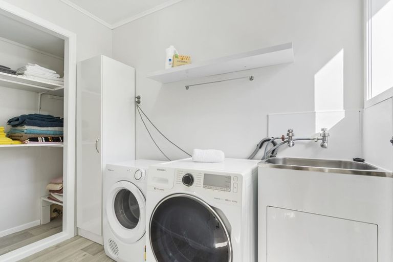 Photo of property in 673 West Coast Road, Oratia, Auckland, 0604