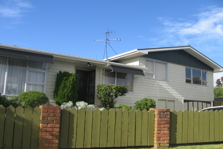 Photo of property in 8 Lancewood Grove, Ranui, Porirua, 5024