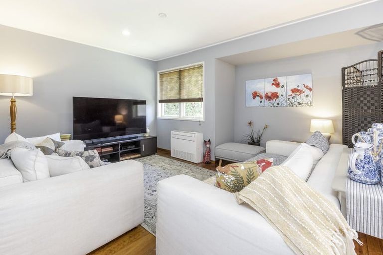 Photo of property in 8 Miro Place, Waiuku, 2123