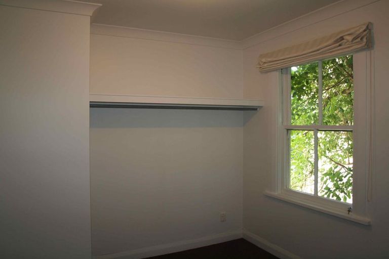 Photo of property in 24 Garden Road, Northland, Wellington, 6012