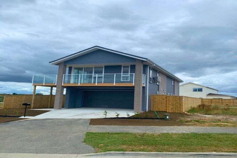 Photo of property in 9 Whata Street, Clarks Beach, 2122