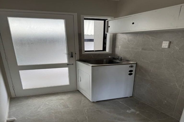 Photo of property in 2/16 Edwin Freeman Place, Ranui, Auckland, 0612