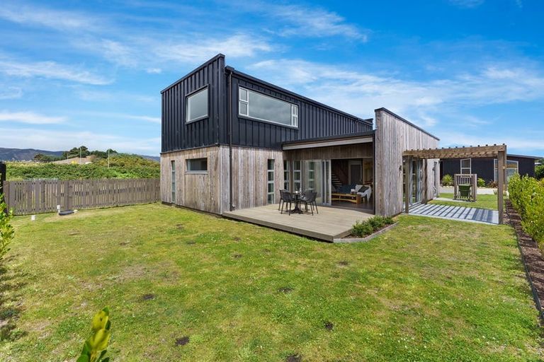 Photo of property in 4 Mirek Street, Waikanae, 5036