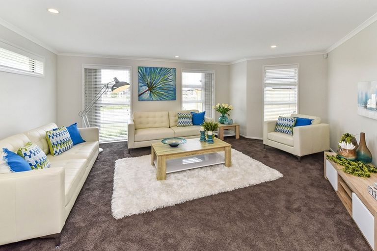 Photo of property in 9 Tongeren Square, Karaka, Papakura, 2113