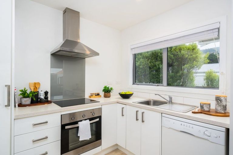 Photo of property in 7a Mclellan Street, Tawa, Wellington, 5028