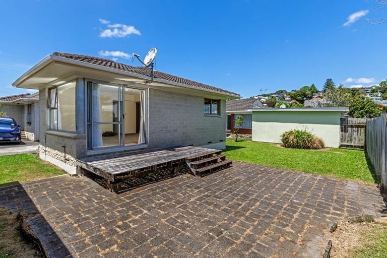 Photo of property in 2/16 Mannering Place, Hillcrest, Auckland, 0627