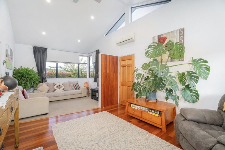 Photo of property in 18 Ringwood Place, Whitianga, 3510