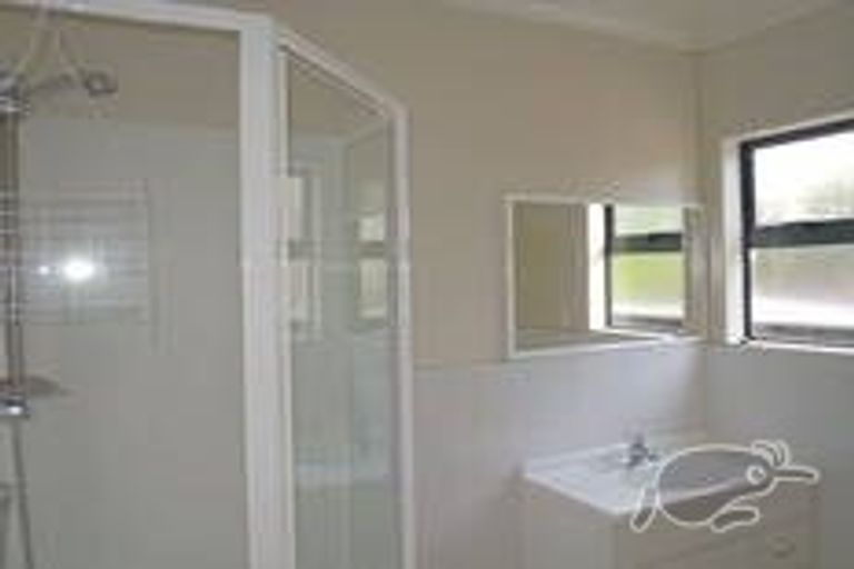 Photo of property in 19 Paton Avenue, Te Atatu South, Auckland, 0610