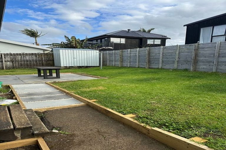 Photo of property in 2/57 Kiwi Esplanade, Mangere Bridge, Auckland, 2022