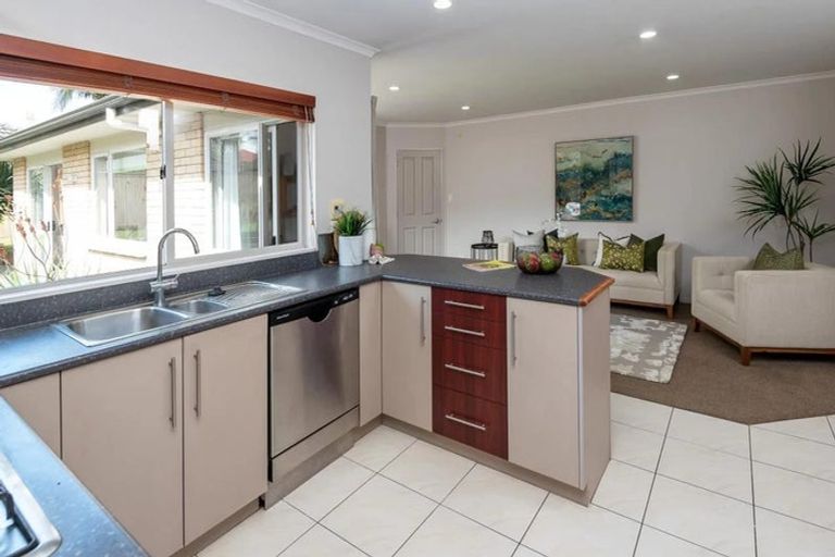 Photo of property in 18 Lissleton Drive, East Tamaki, Auckland, 2013