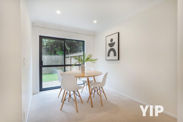 Photo of property in 15 Brindle Way, Newlands, Wellington, 6037