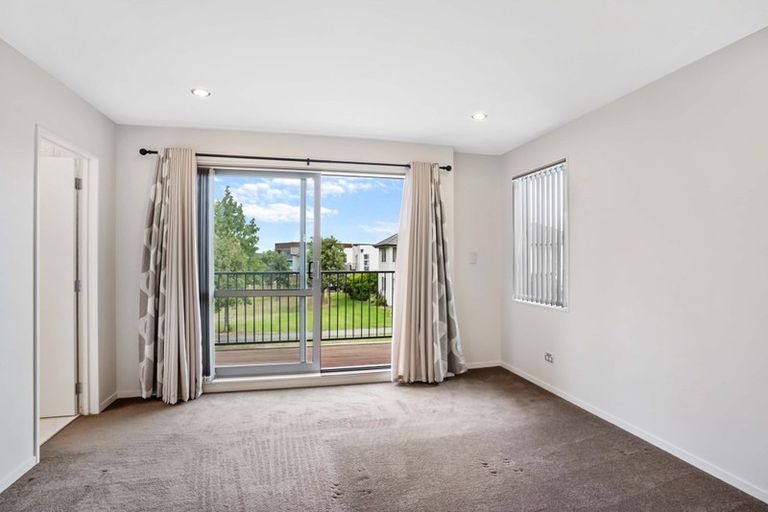 Photo of property in 17 Phar Lap Crescent, Takanini, 2112