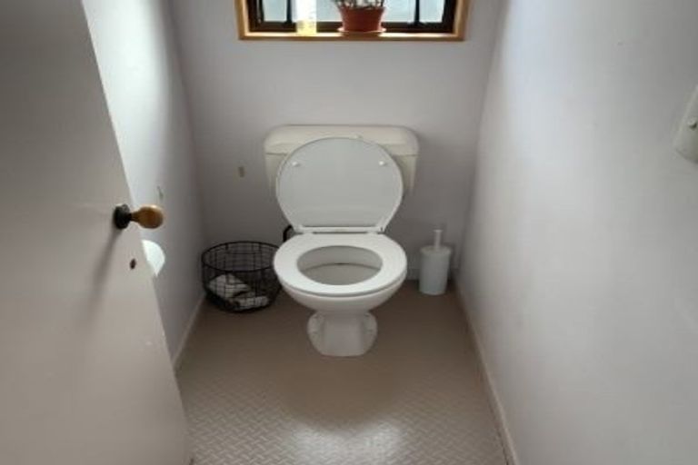 Photo of property in 1/16 Heathglen Place, Bayview, Auckland, 0629