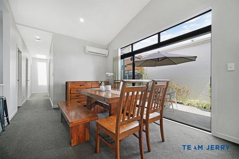 Photo of property in 2 Gallantry Crescent, Papakura, 2110