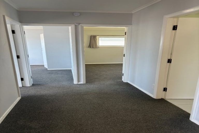 Photo of property in 63 Breaker Bay Road, Breaker Bay, Wellington, 6022