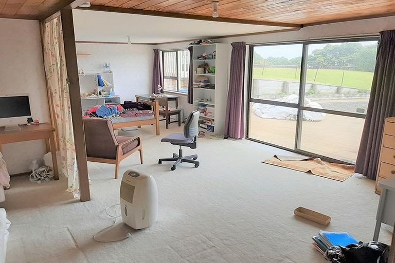 Photo of property in 15 Te Henga Road, Waitakere, Henderson, 0781