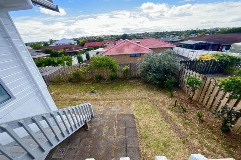 Photo of property in 2/15 Summermist Drive, Northpark, Auckland, 2013