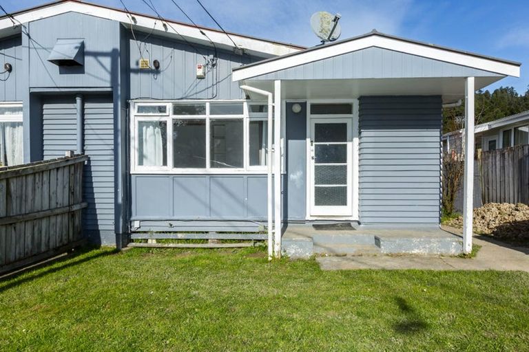 Photo of property in 35 Hanson Grove, Stokes Valley, Lower Hutt, 5019