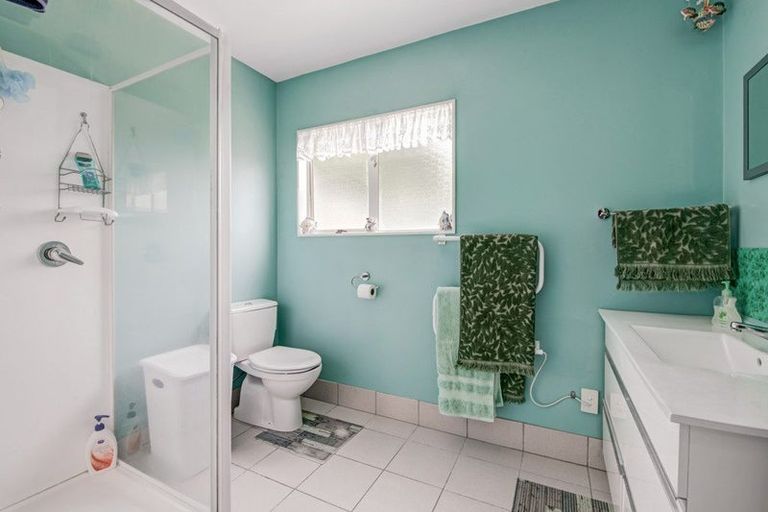 Photo of property in 8 Ngahere Views, Orewa, 0931