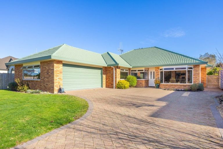 Photo of property in 15 Roderick Place, Rototuna, Hamilton, 3210
