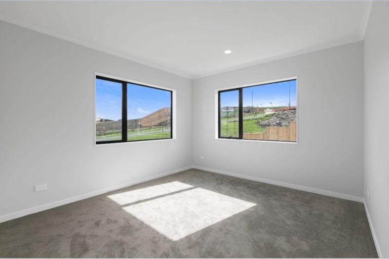 Photo of property in 104 Godfrey Drive, Orewa, 0931