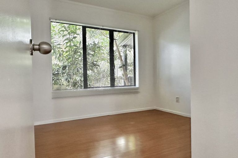 Photo of property in 2/44 Darren Crescent, Half Moon Bay, Auckland, 2012