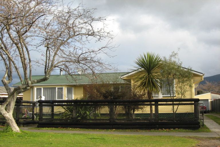 Photo of property in 11 Paehoro Grove, Turangi, 3334