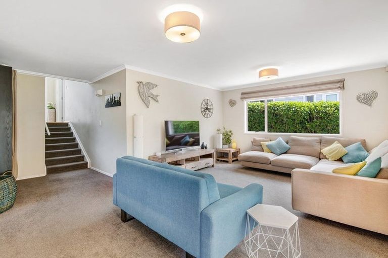 Photo of property in 7 Kingtide Place, Red Beach, 0932