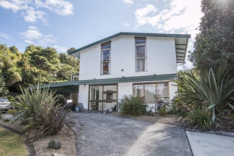 Photo of property in 13 Reynolds Place, Torbay, Auckland, 0630