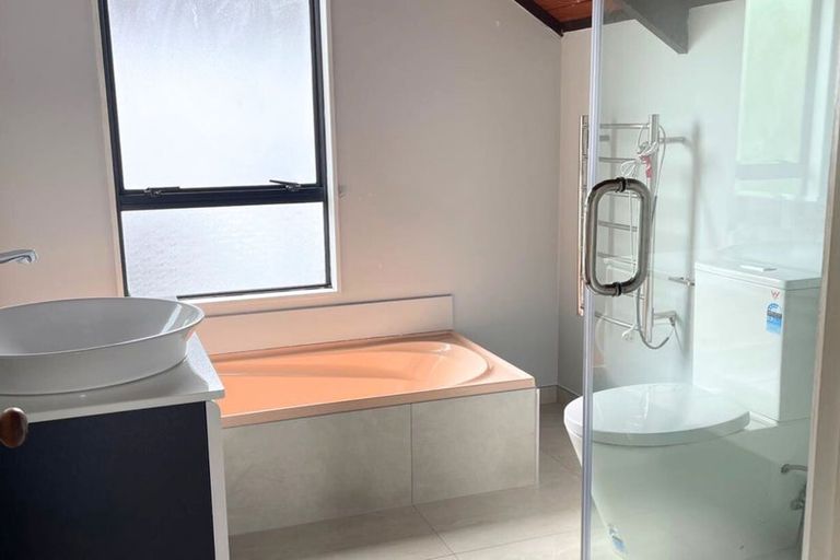 Photo of property in 1/4 Manuka Road, Glenfield, Auckland, 0629