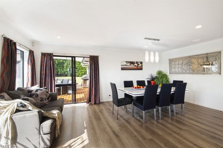 Photo of property in 21 Ballini Rise, West Harbour, Auckland, 0618