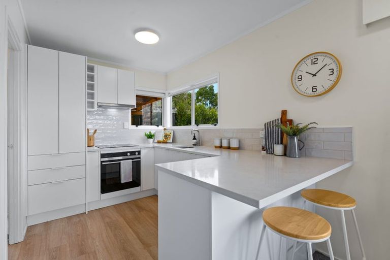 Photo of property in 2/43 Telstar Place, Beach Haven, Auckland, 0626
