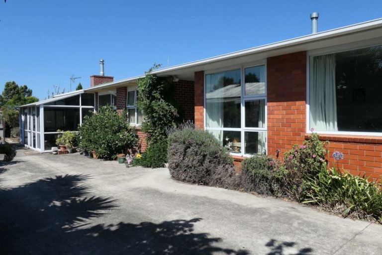 Photo of property in 33 Donnington Street, Parklands, Christchurch, 8083