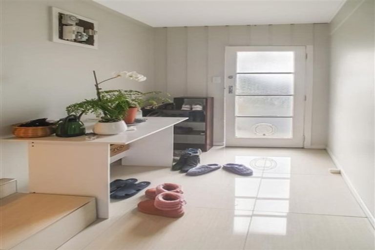 Photo of property in 142 Glengarry Road, Glen Eden, Auckland, 0602