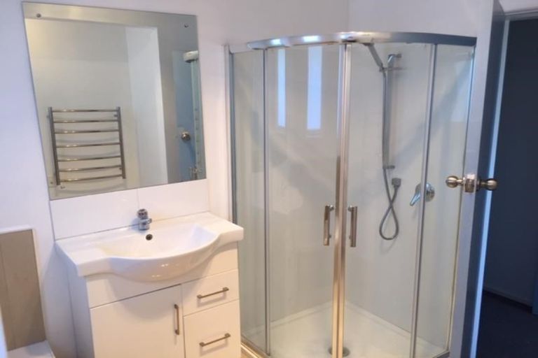 Photo of property in 5 Glenora Place, Hornby, Christchurch, 8042