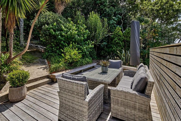 Photo of property in 2 Huia Road, Days Bay, Lower Hutt, 5013