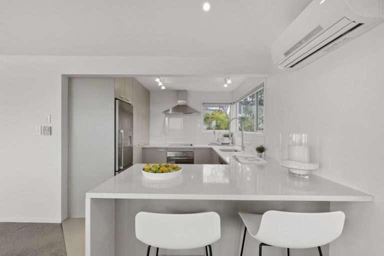 Photo of property in 1/14 Bournemouth Terrace, Murrays Bay, Auckland, 0630