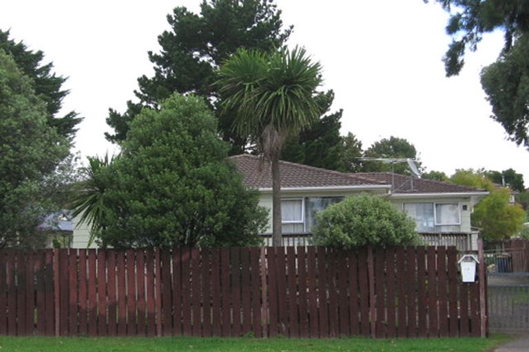 Photo of property in 12 Don Buck Road, Massey, Auckland, 0614