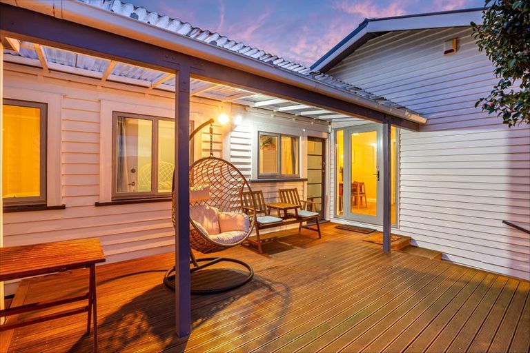 Photo of property in 61 Bayview Road, Paremata, Porirua, 5024
