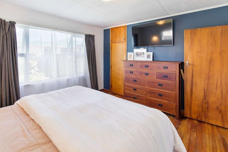 Photo of property in 20 Pamu Place, Waitara, 4320