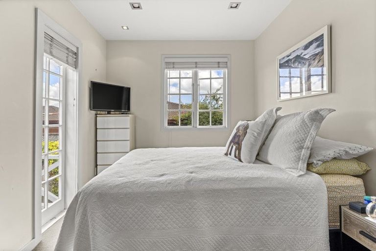 Photo of property in 1/10 Wolsley Avenue, Milford, Auckland, 0620