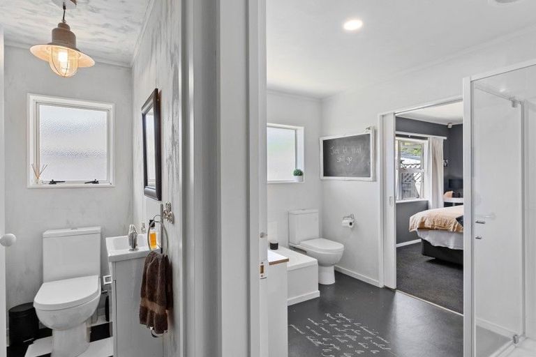 Photo of property in 5a Hemi Street, Waikanae, 5036